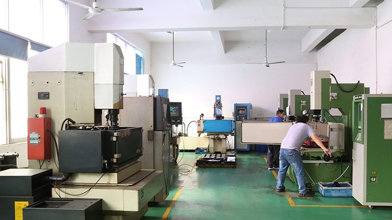 汽车注塑模具维修：关键步骤与注意事项**