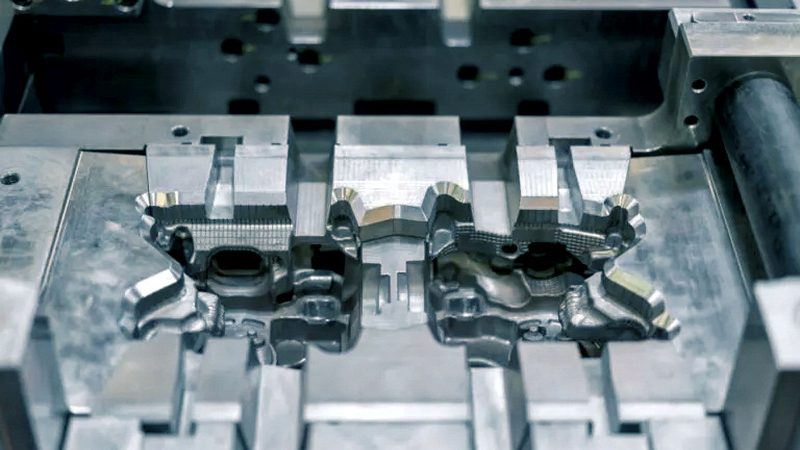 双色注塑模具：工艺解析与选型要点**